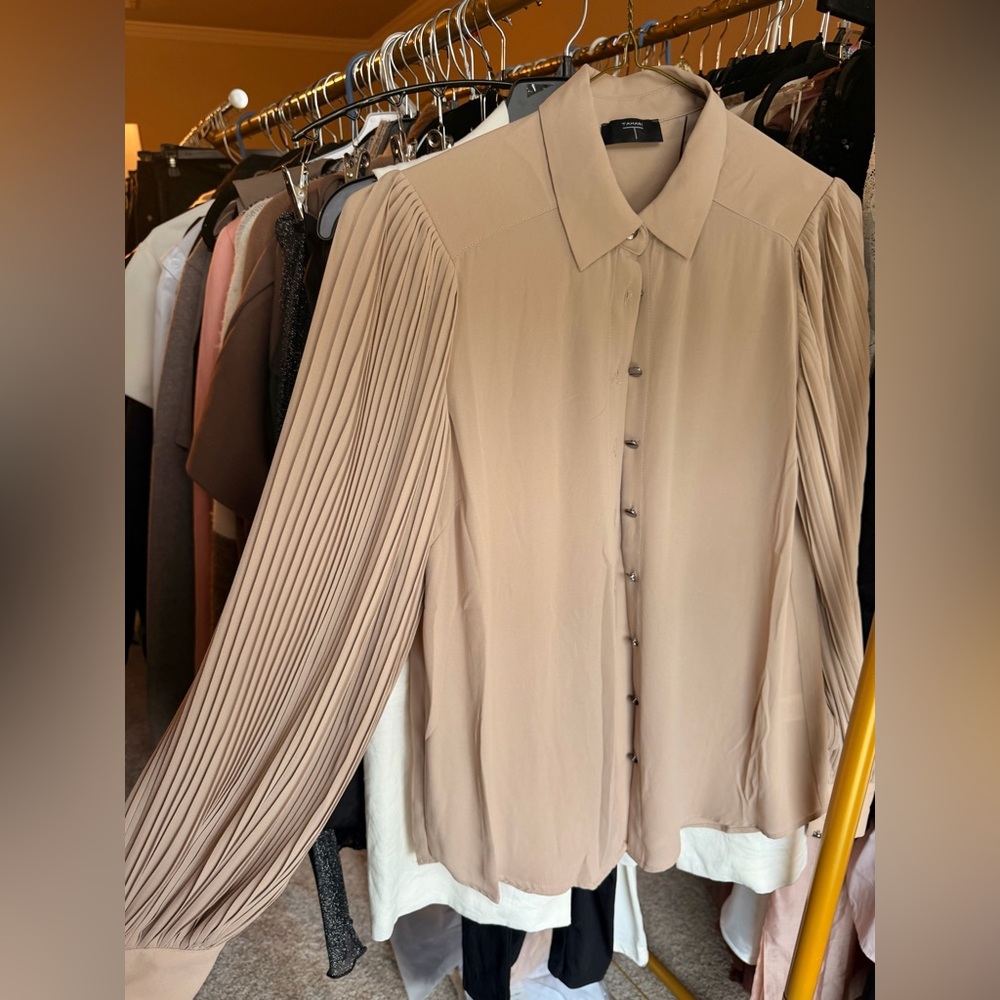 Tahari Beige Pleated-Sleeve Button-Front Blouse